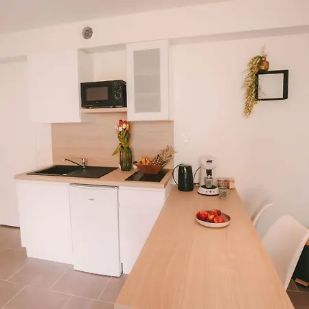 Franc-Bisontin - Unique ! 4 Logements Disponibles Besançon Exterior foto